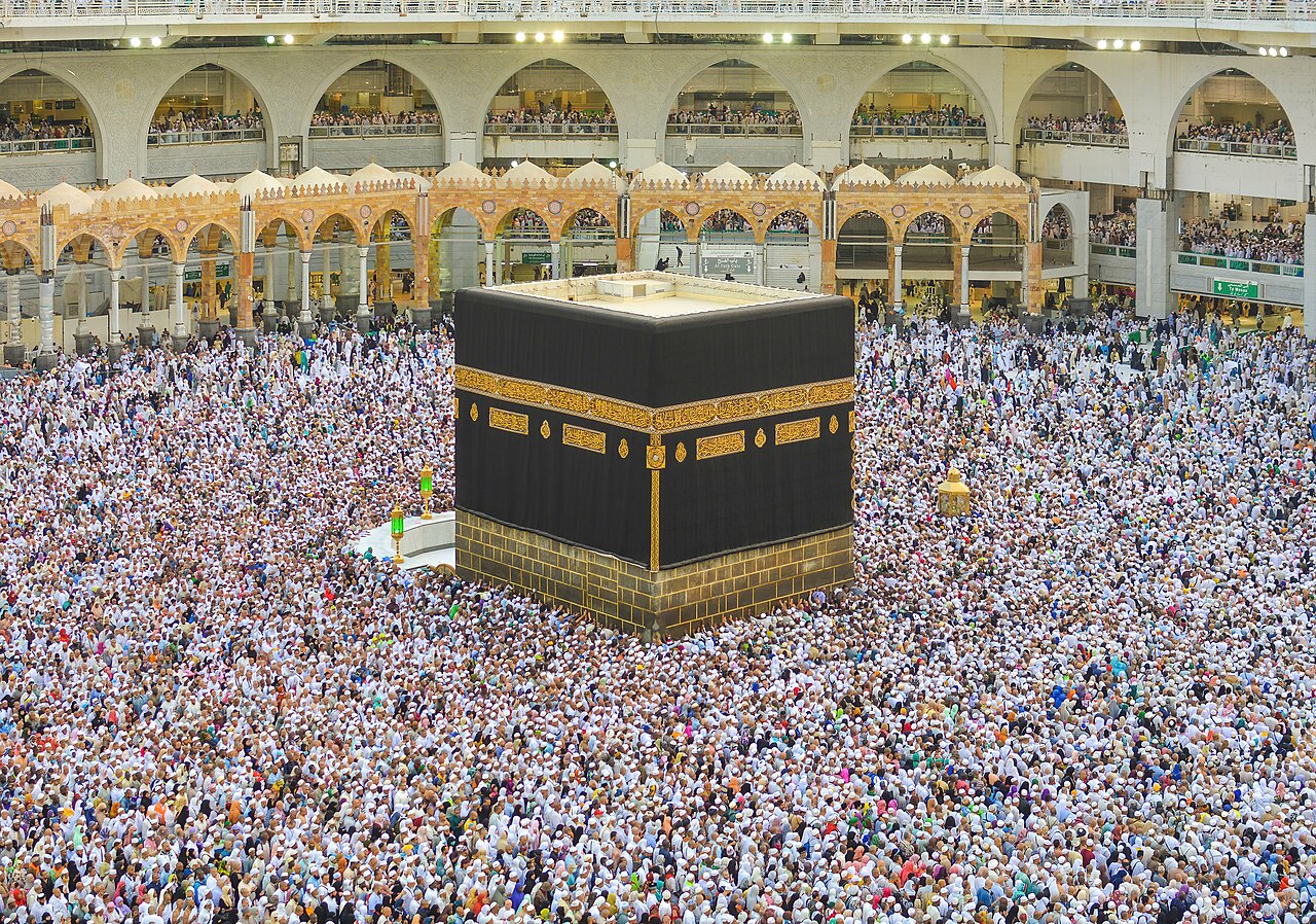 Tips Aman Saat Tawaf di Tengah Keramaian